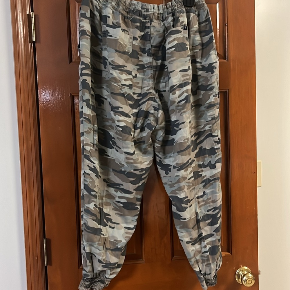 Gap XXL Camo Joggers - Picture 3 of 7